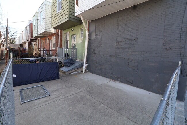 Building Photo - 5861 Cedar Ave