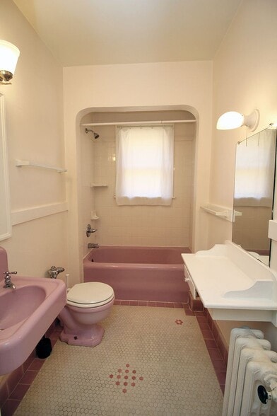 Building Photo - 1943 NW Irving St