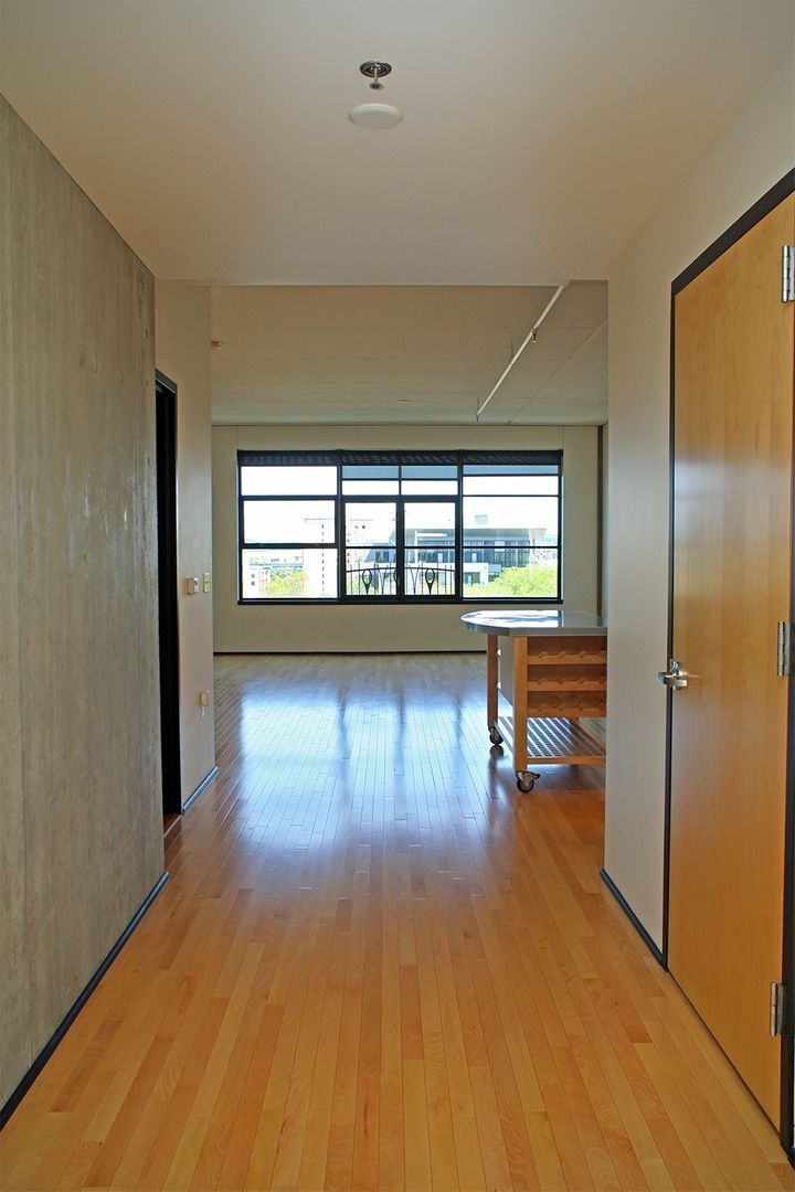 Building Photo - 333 NW 9th Ave