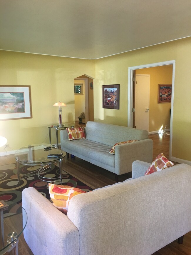 Building Photo - COMING SOON - Great Location - Close to Sw...