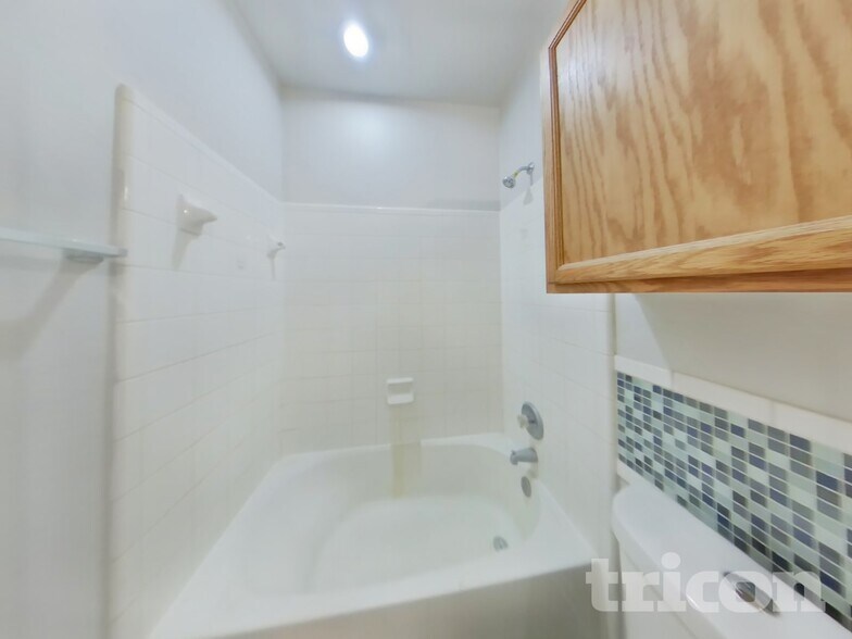 Building Photo - 11602 Morgan's Point St