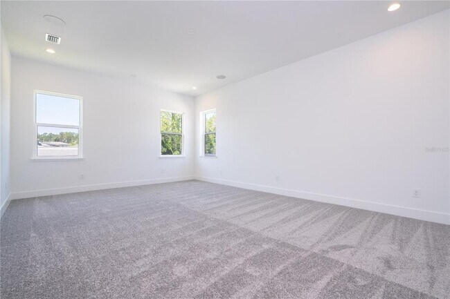 Building Photo - 16044 Pendio Dr