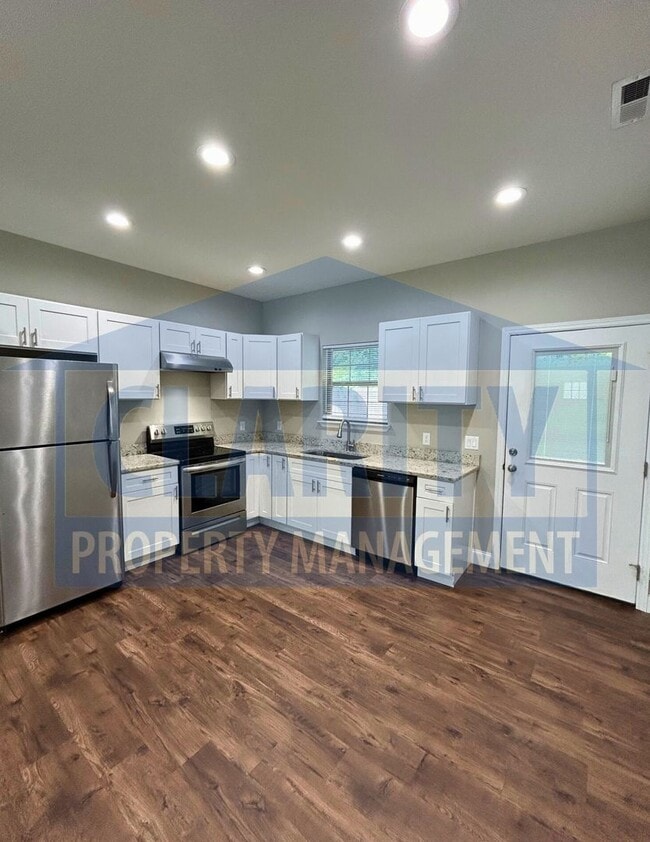 Building Photo - Newly Constructed Townhome!