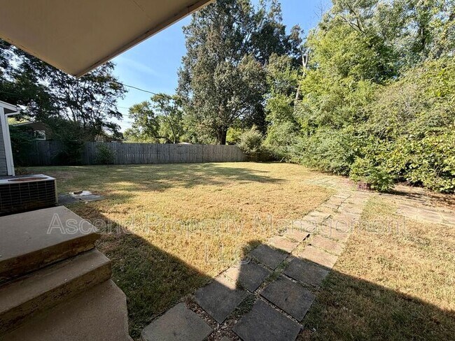 Building Photo - 7707 Canyon Dr
