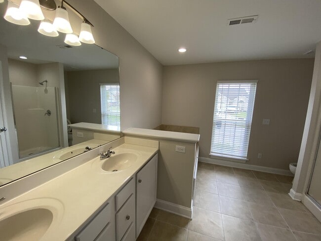 Building Photo - 2055 Cambria Dr