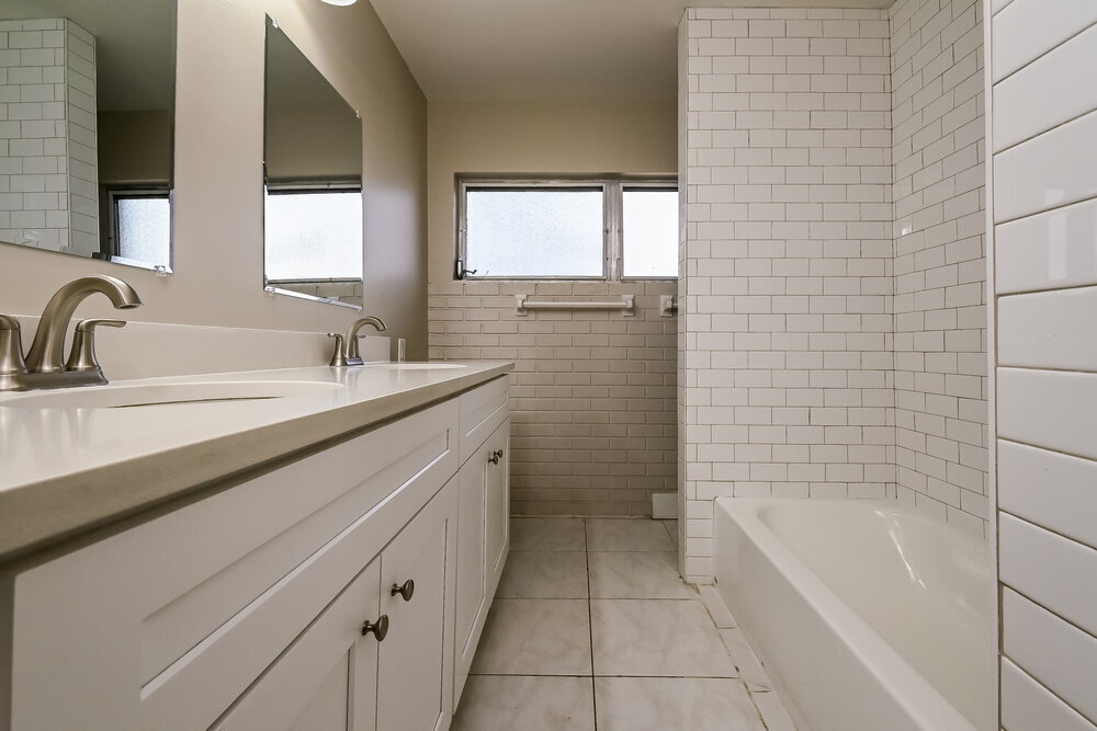 Building Photo - 712 Canterbury Rd