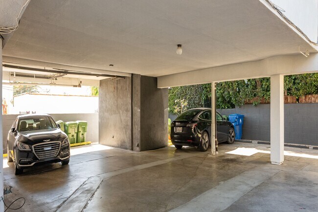 Building Photo - 1323 Ridgeley Dr