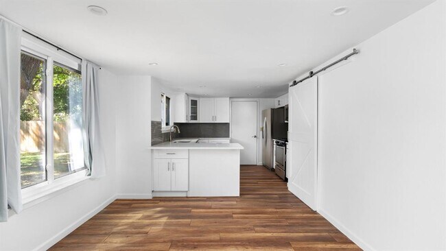 Building Photo - 7002 Crystalbrook Dr