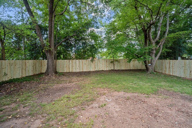 Building Photo - Newly Renovated Ranch Home In SE Raleigh! Pet Friendly!