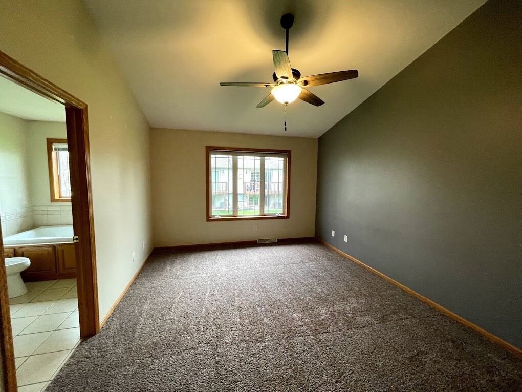Primary Bedroom - 1051 Tamarack Way