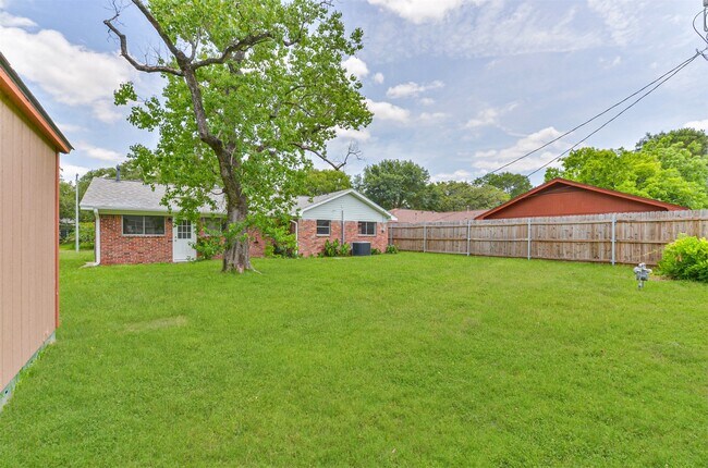 Building Photo - 9631 Bundy Ln