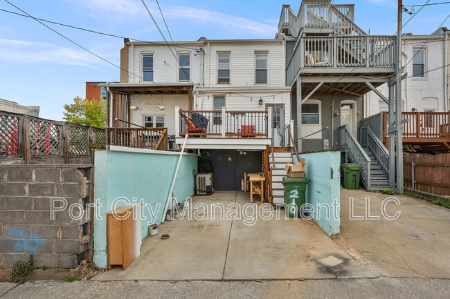 Building Photo - 210 S Bouldin St