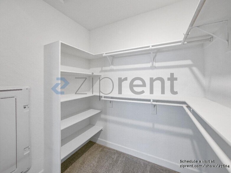 Building Photo - Unit