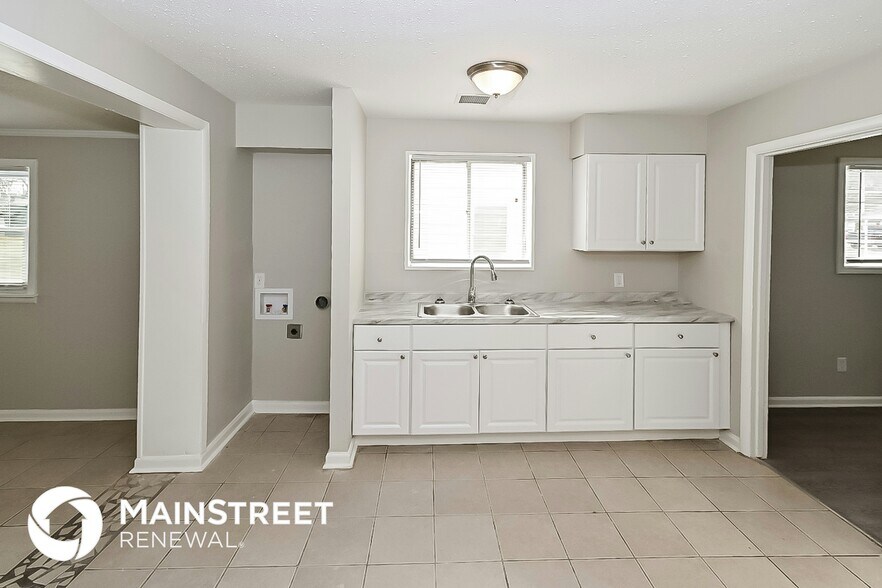 Building Photo - 1058 Avon Rd