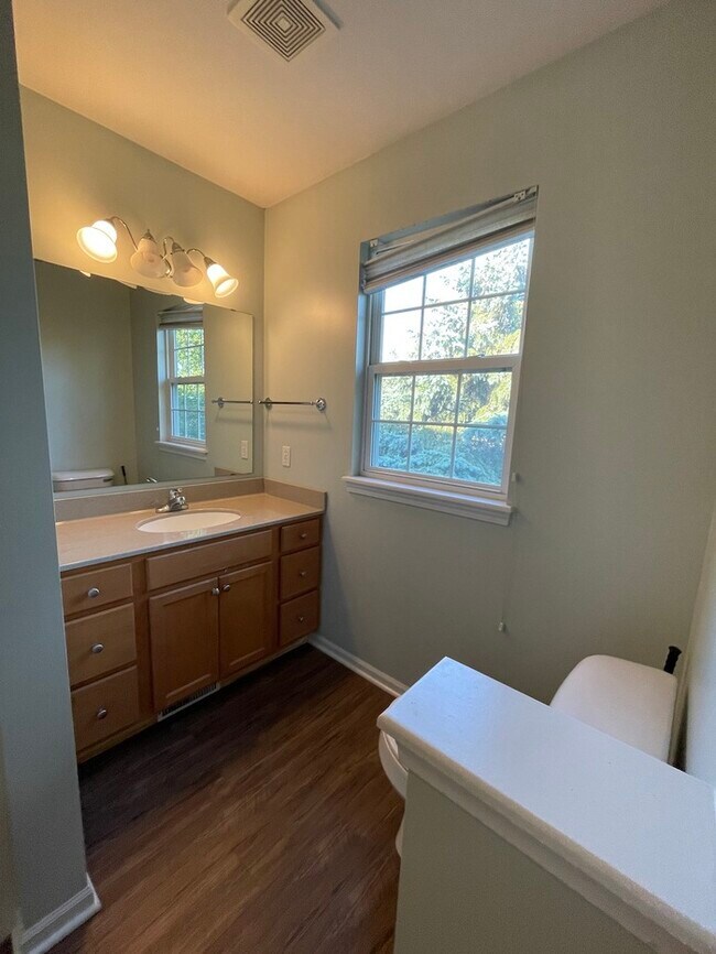 Building Photo - Forest Hills Condo 2 Bedroom  Clements Mill