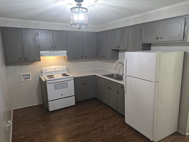 Building Photo - 1 bed 1 bath duplex Right off Garners Ferry Minutes from all the shopping and dinning