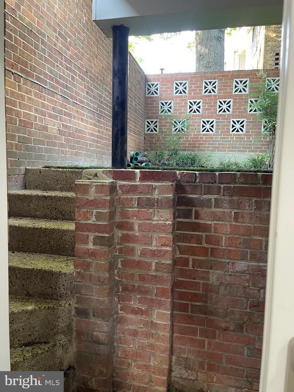 Building Photo - 519 G St SW