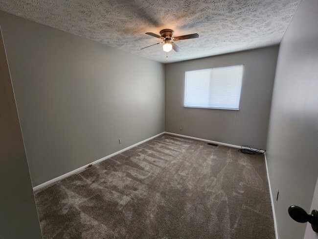 Building Photo - 3 Bedroom Home in Bloomington