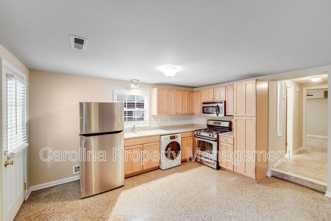 Building Photo - 2417 Laburnum Ave