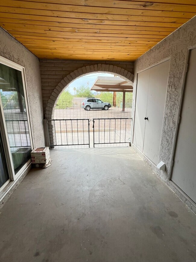 Building Photo - 90 Mariposa Dr