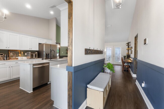 Building Photo - 6042 Capitol Dr