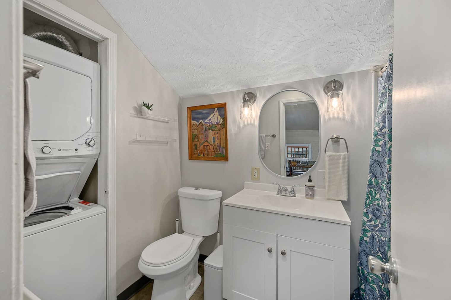 Building Photo - 5651 Ridge Ave