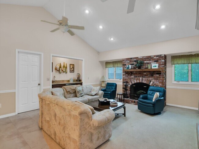 Building Photo - 256 Egret Ln