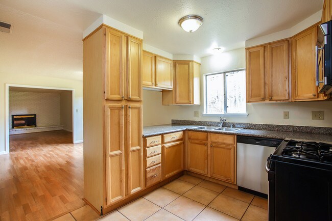 Building Photo - 2772 Sargent Ave