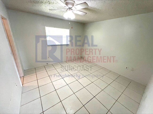 Building Photo - Adorable 1 bed 1 Bath in Sarasota FL!