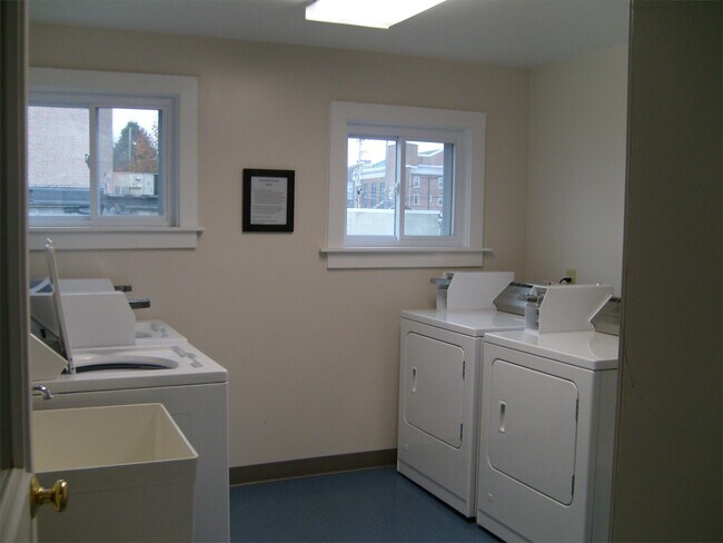 Building Photo - 9 S Earl St