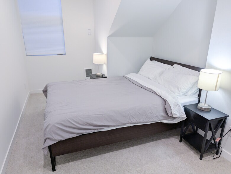 Building Photo - 2227 25th Ave S