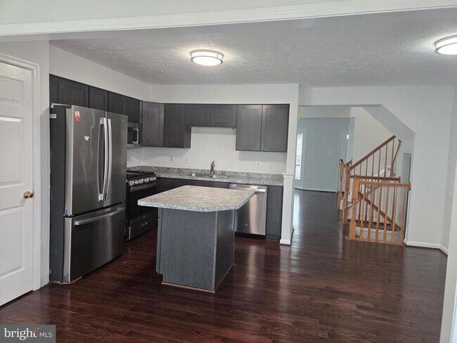 Building Photo - 6632 Granville Ct