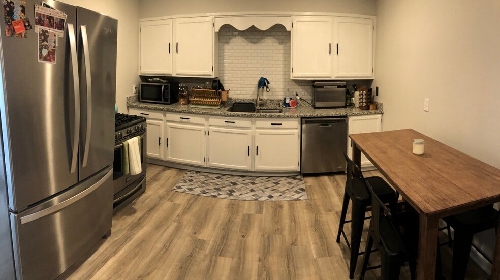 spacious kitchen - 4346 Cresson St