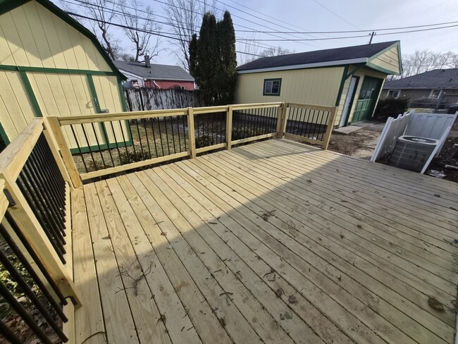 Building Photo - 5309 W Hill Dr