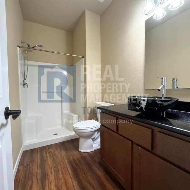 Building Photo - Stunning 5 Bedroom In Graham!