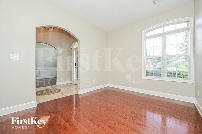 Building Photo - 489 Glouchester Dr