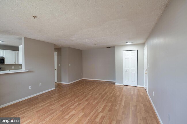 Building Photo - 689 Winding Stream Way