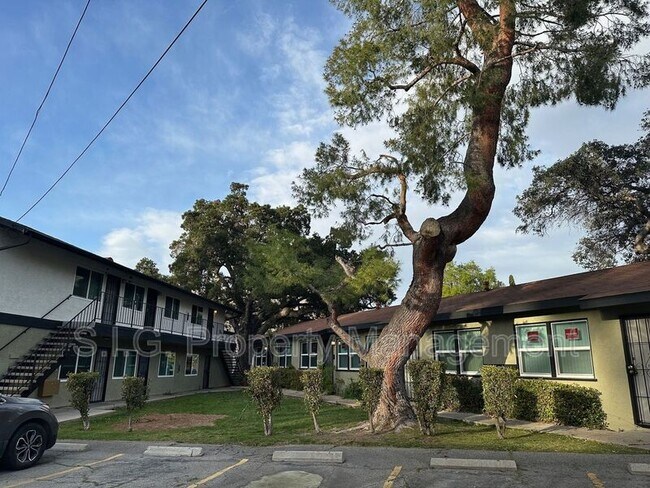 Building Photo - 10560 Sherman Grove