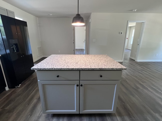 Building Photo - 1215 Collins Dr