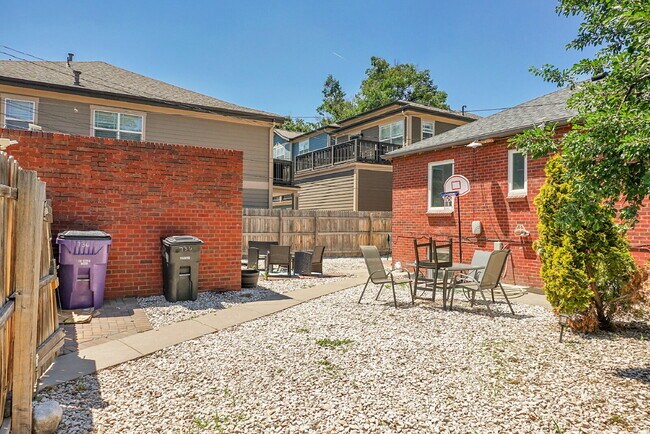 Building Photo - $2,695.00 - 3 Beds, 2 Bath, Duplex in Denv...