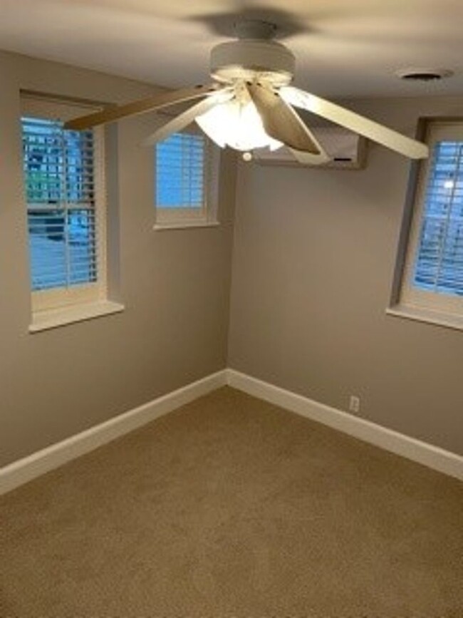 Building Photo - 1BR in Georgetown East Village WITH PARKIN...
