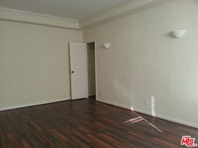 Building Photo - 5640 Franklin Ave