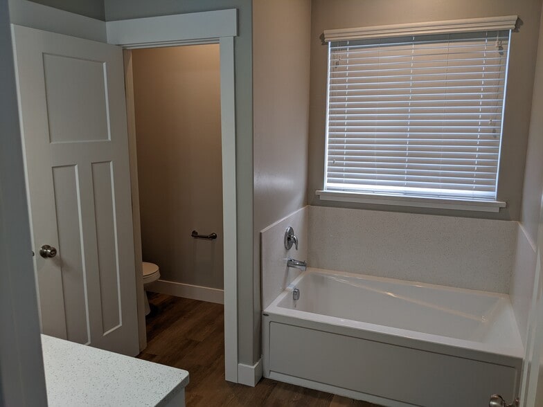 Master bathroom - 889 E 600 N
