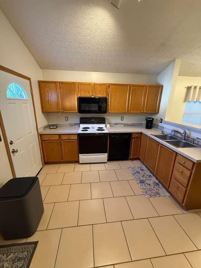 Building Photo - 8282 Mira St