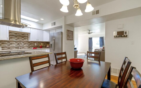 Building Photo - 1231 E Maryland Ave