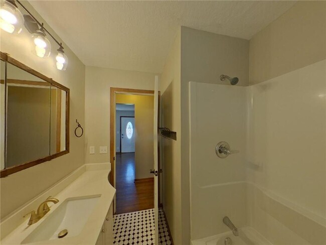 Building Photo - 16377 Duluth Ave SE