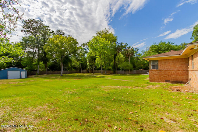 Building Photo - 1040 Penman Rd