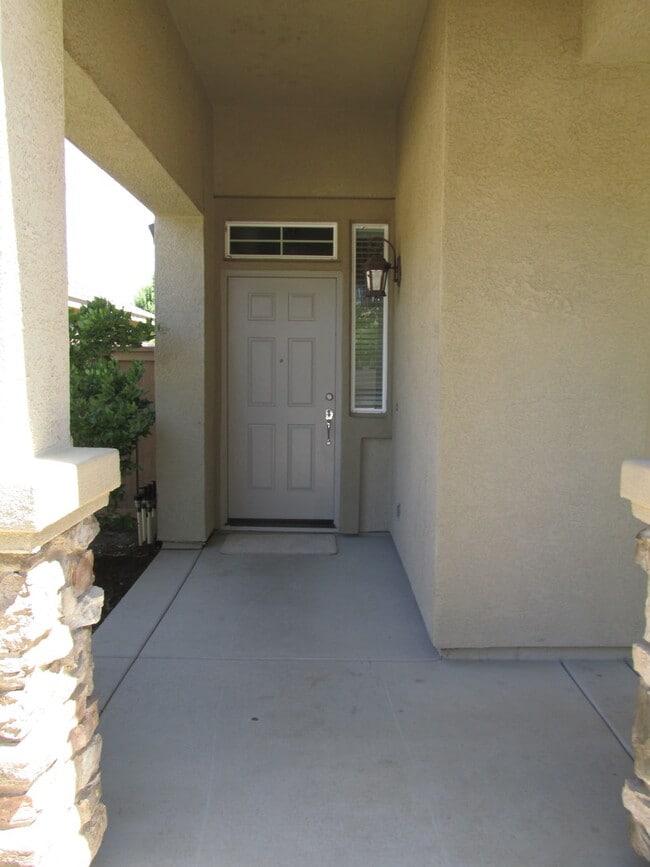 Building Photo - Highly Desired 4 Bedroom Empire Ranch Home!