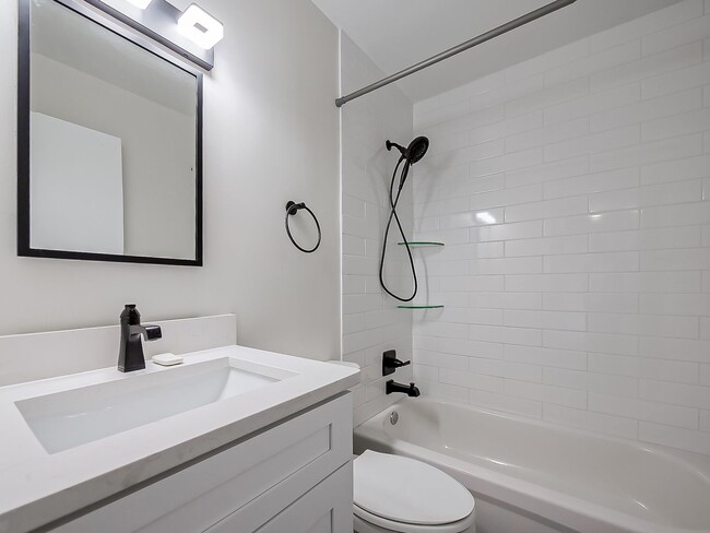 Building Photo - AVAILABLE NOW! Beautiful 3-Bedroom Waterfr...