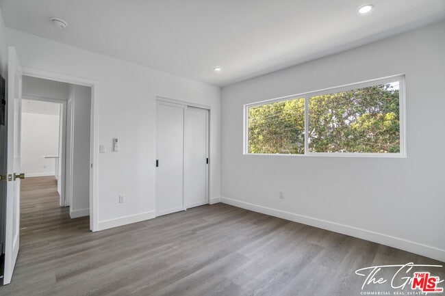 Building Photo - 599 Sunset Ct